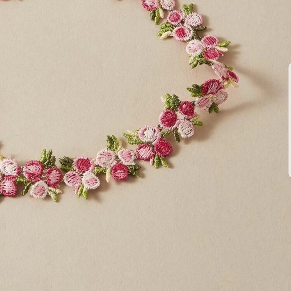 *Leilani* Embroidered Flower Choker - Picture 2 of 4